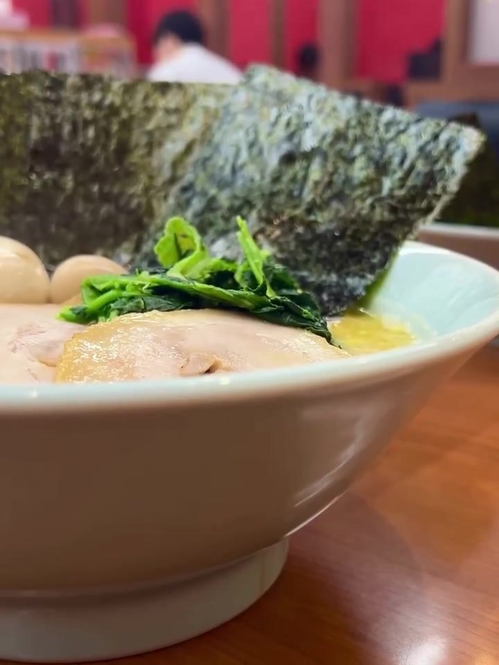 魂心家 福井店 大盛りラーメンを横から