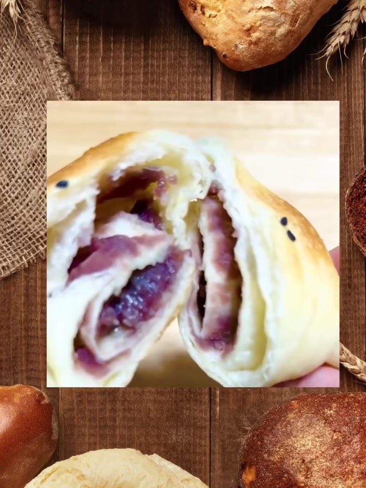 パンテス あんパンの断面 薄皮にたっぷりのこしあん